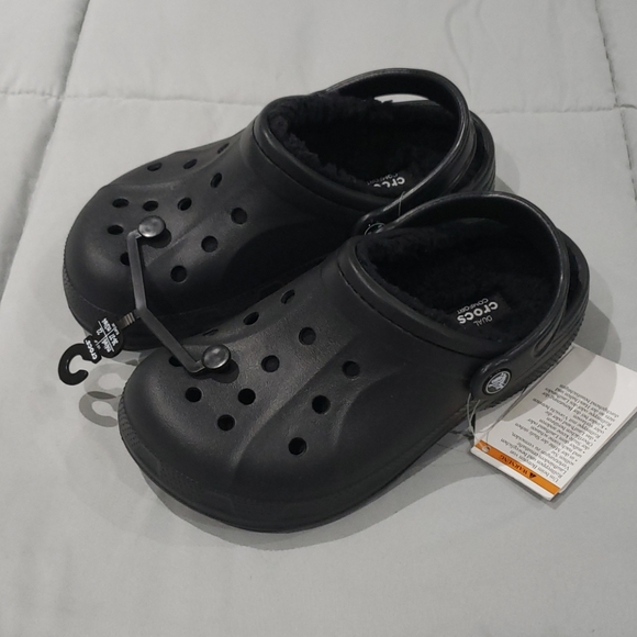 dual comfort crocs with fur